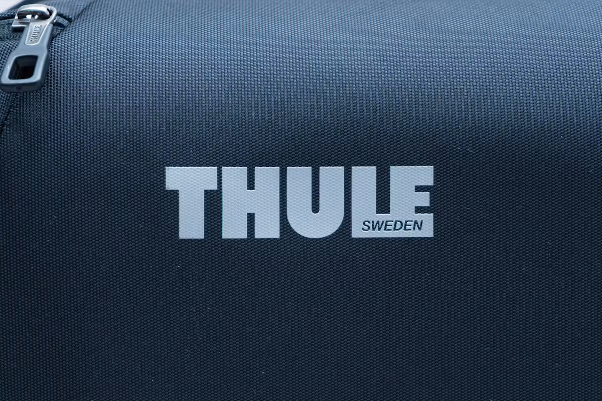 Thule Subterra Convertible Carry-On 品牌标识