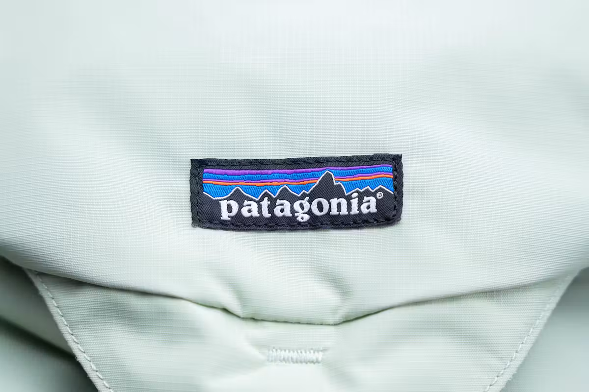Patagonia Altvia 36升背包品牌标识