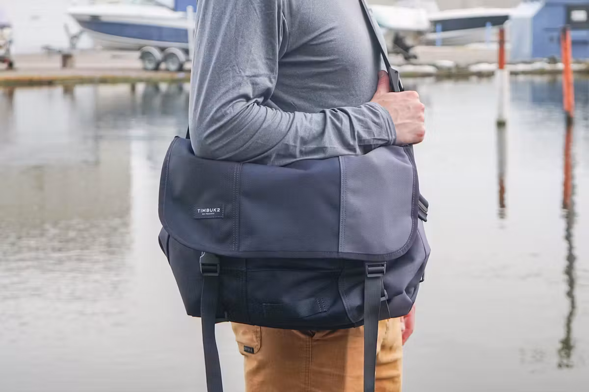Timbuk2 经典邮差包在底特律