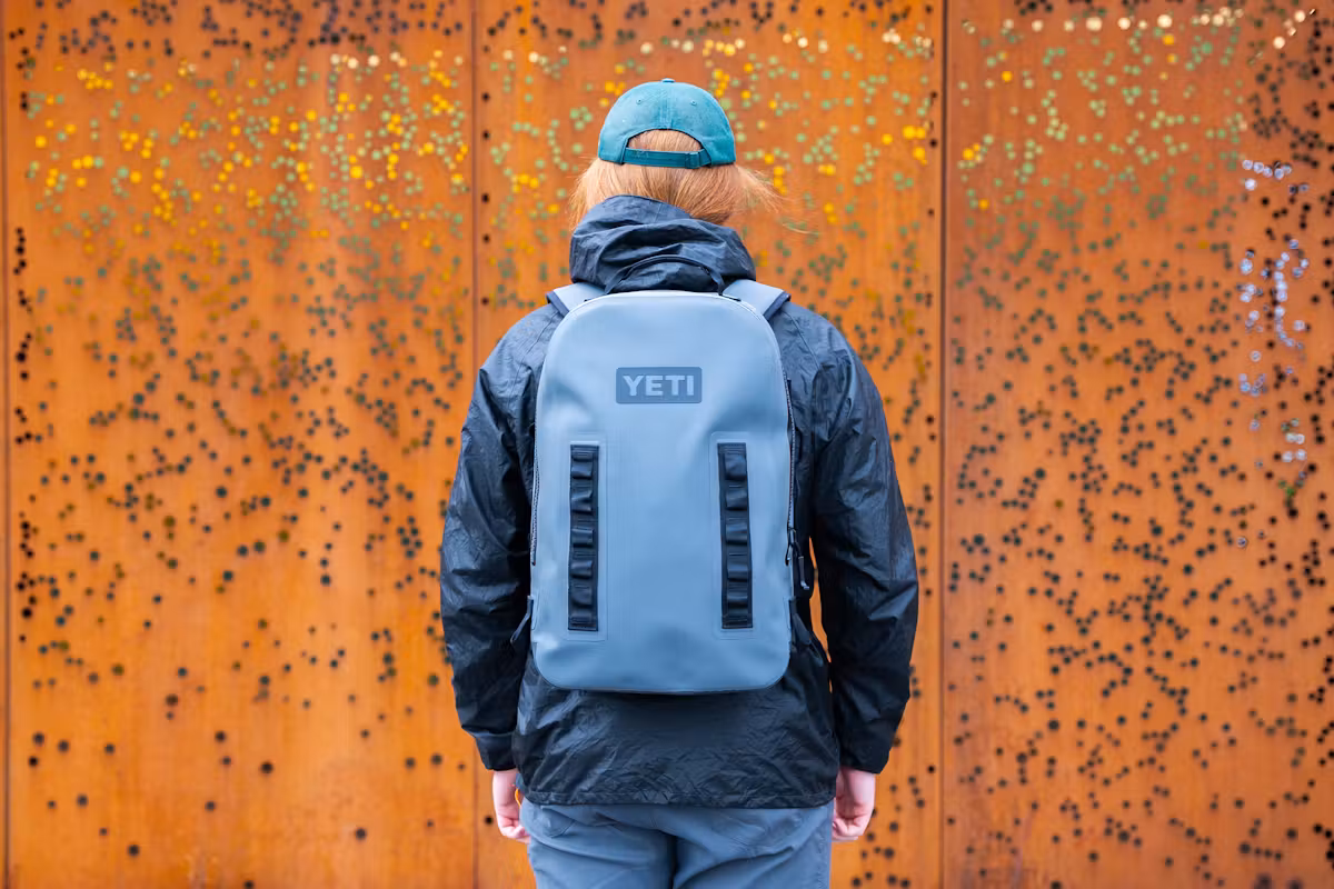 YETI Panga 28L 防水背包后视图 YETI Panga 28L 防水背包后视图
