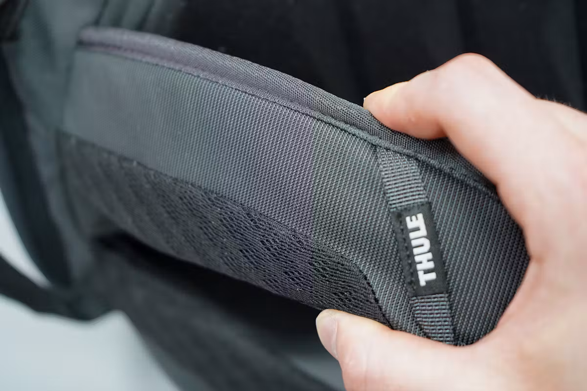Thule Landmark 40L 肩带