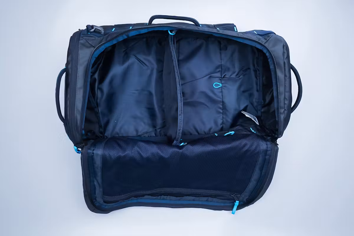 The North Face Base Camp Voyager 32L 主隔层 The North Face Base Camp Voyager 32L 主隔层