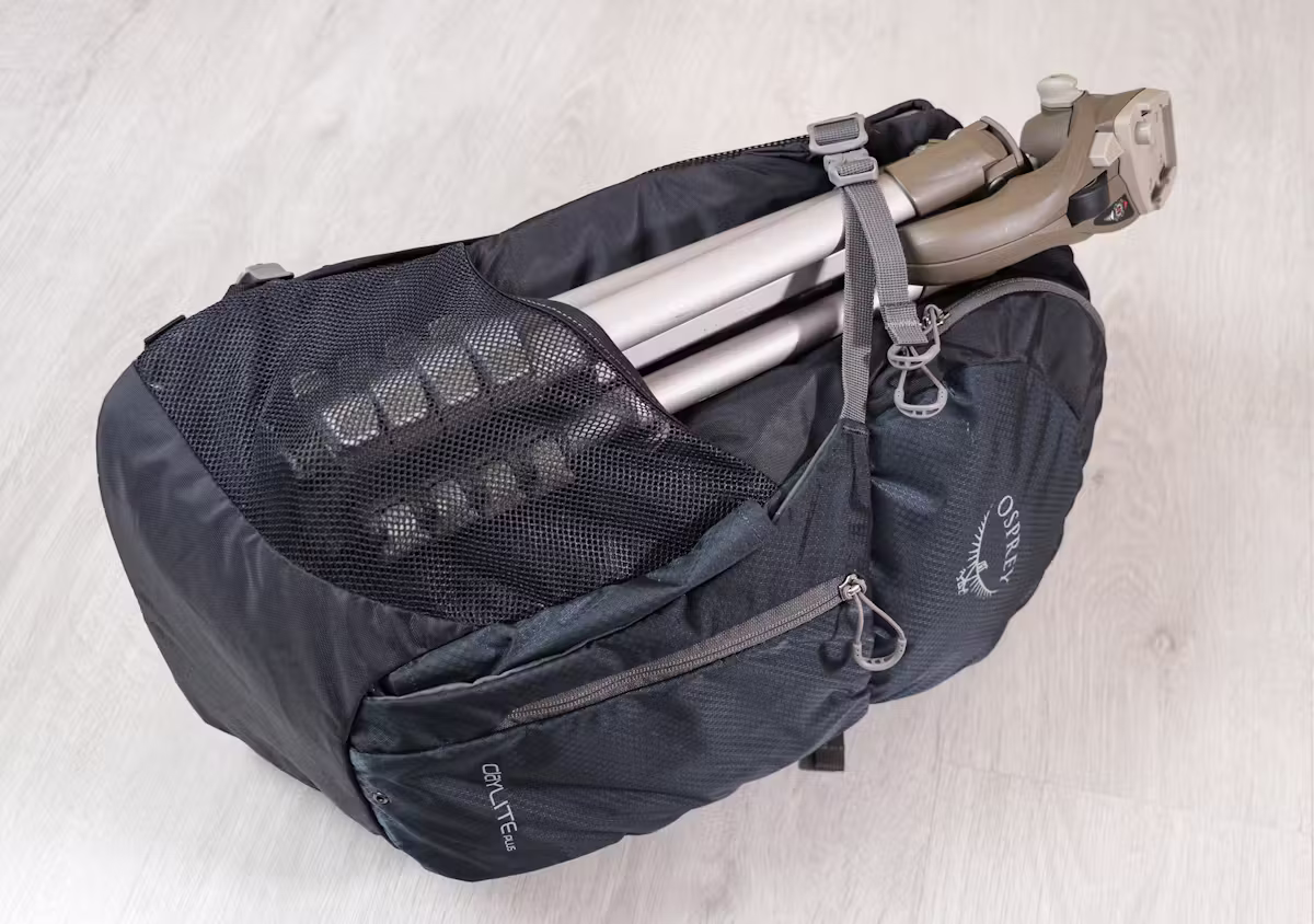 Osprey Daylite Plus 侧面附带三脚架 Osprey Daylite Plus 侧面附带三脚架