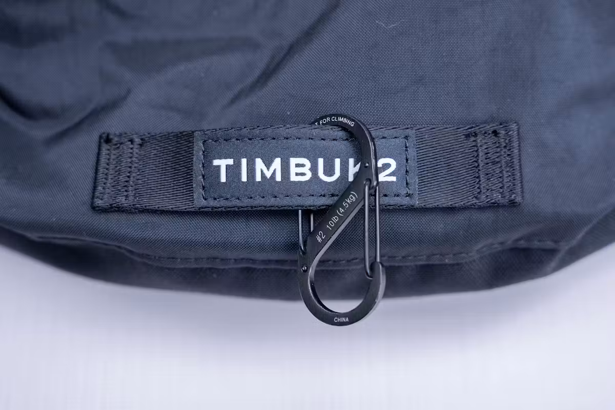 Timbuk2 Slacker 胸包品牌标识 Timbuk2 Slacker 胸包品牌标识