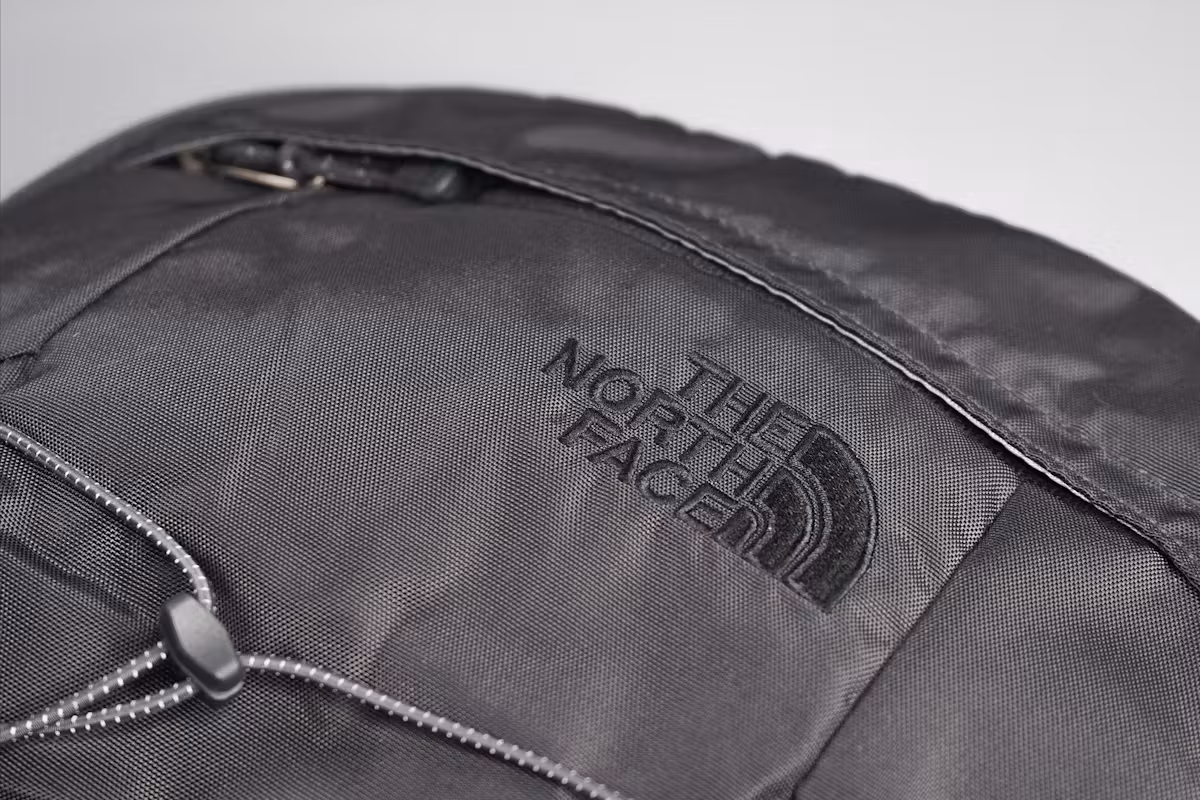 The North Face Borealis 背包材质和标志 The North Face Borealis 背包材质和标志