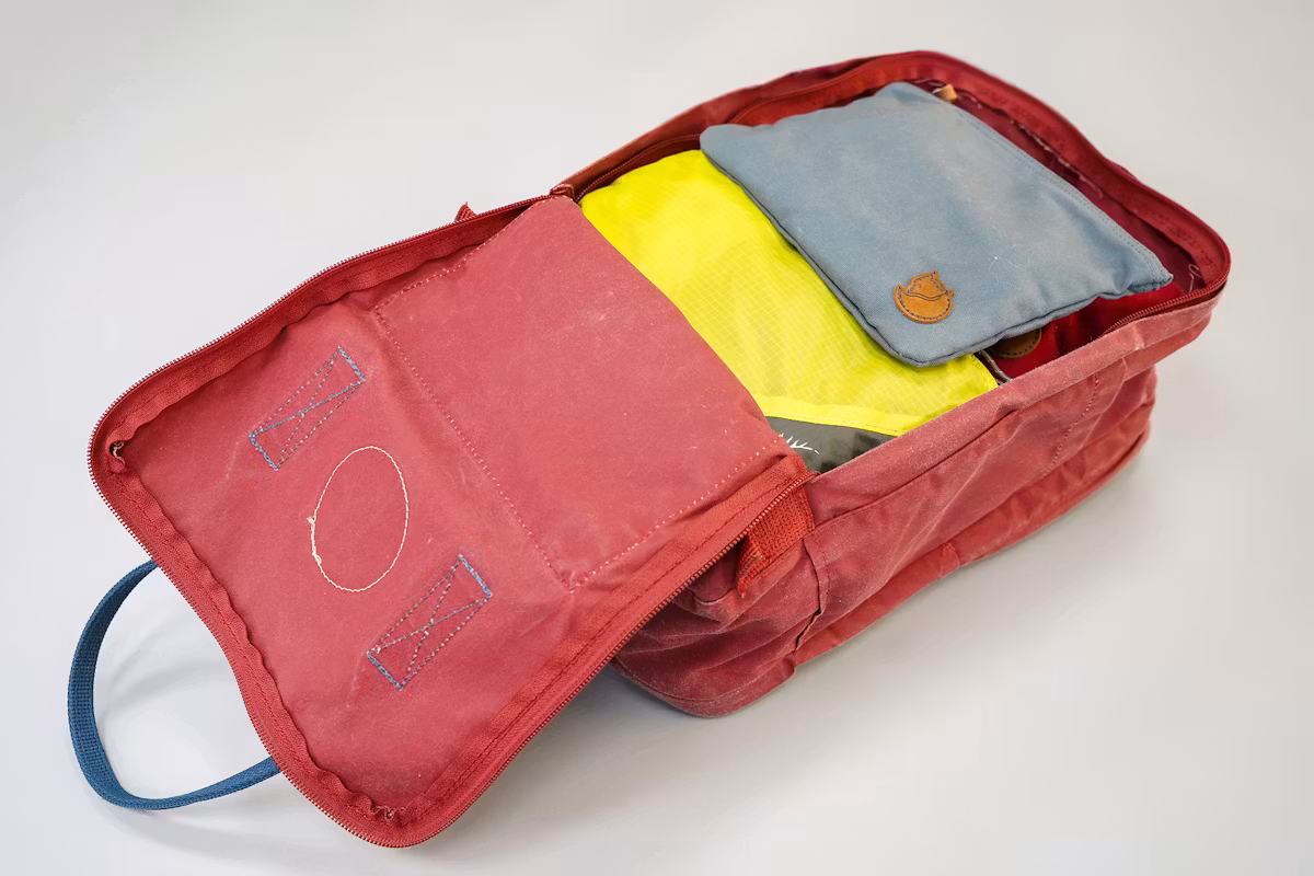 Fjallraven Kanken 13英寸笔记本电脑背包主隔层装满收纳袋 Fjallraven Kanken 13英寸笔记本电脑背包主隔层装满收纳袋