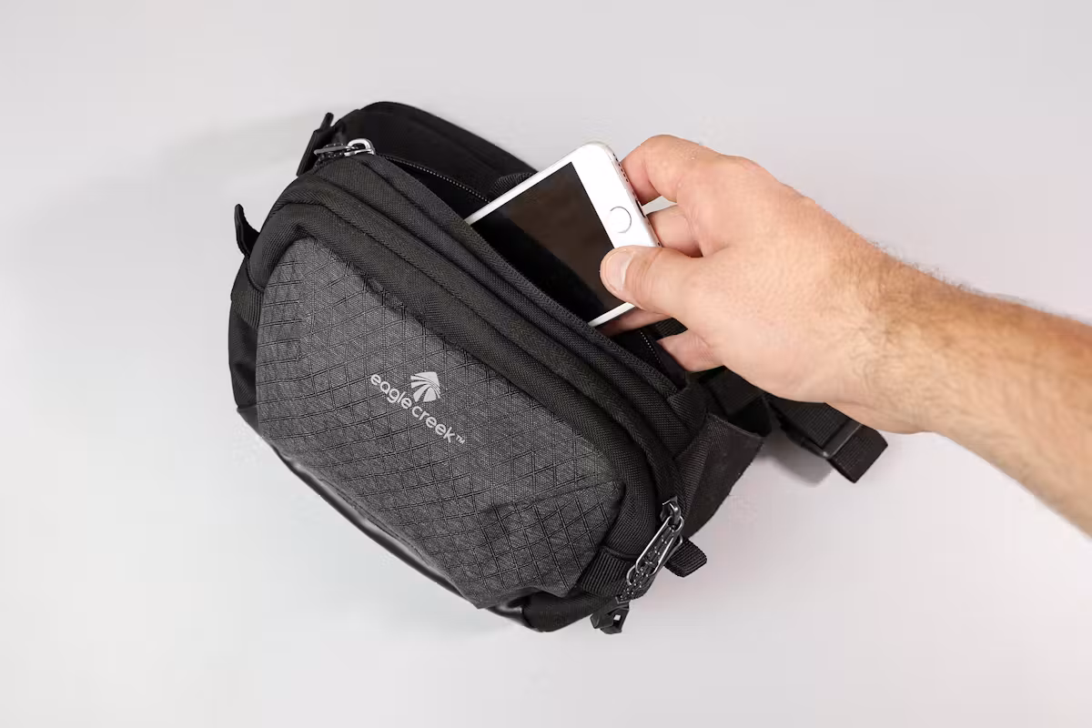Eagle Creek Wayfinder 腰包后袋 Eagle Creek Wayfinder 腰包后袋