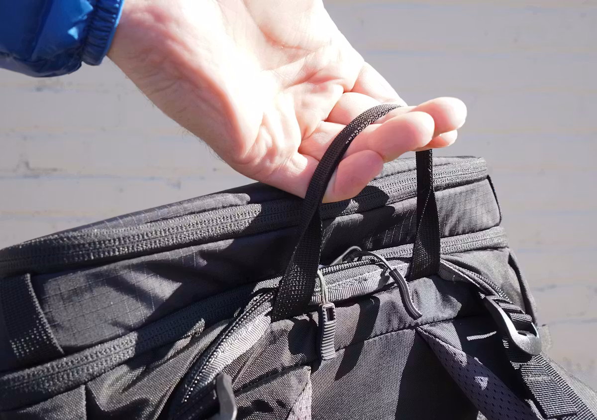 REI Ruckpack 40 顶部提手 REI Ruckpack 40 顶部提手