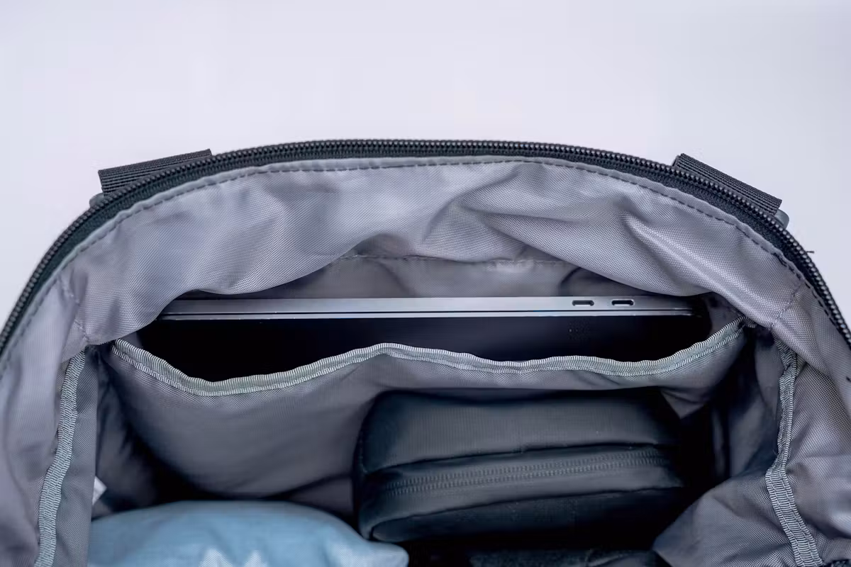 the-north-face-borealis-tote-笔记本电脑隔层 the-north-face-borealis-tote-笔记本电脑隔层