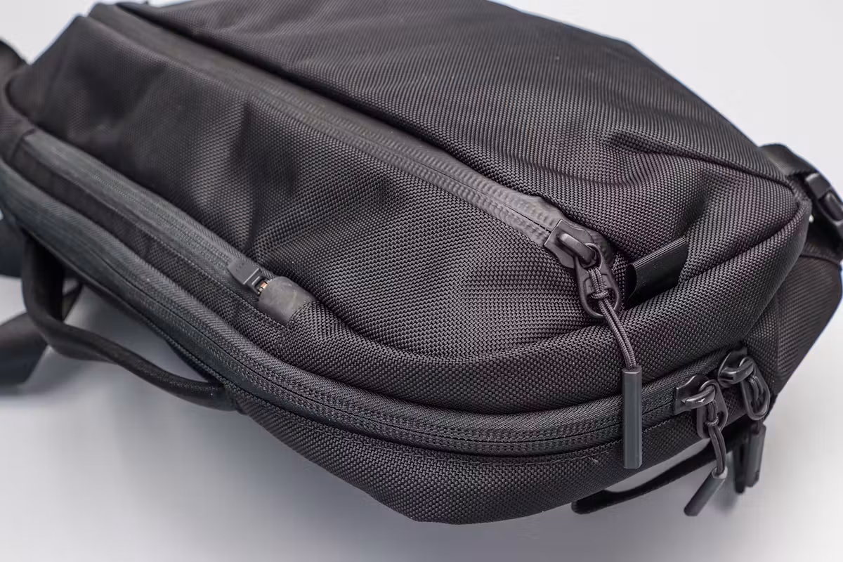 Aer Travel Sling 2 拉链