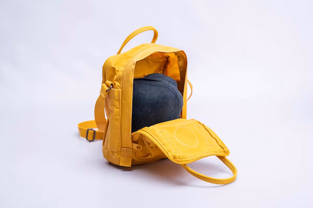 Fjallraven Kanken 斜挎包中有折叠外套 Fjallraven Kanken 斜挎包中有折叠外套