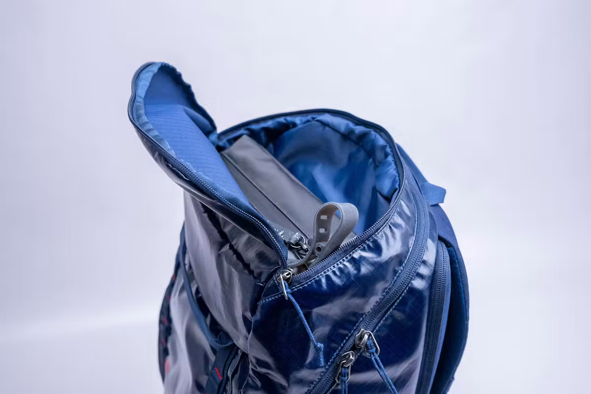 Patagonia Black Hole 背包 32L 顶部口袋 Patagonia Black Hole 背包 32L 顶部口袋