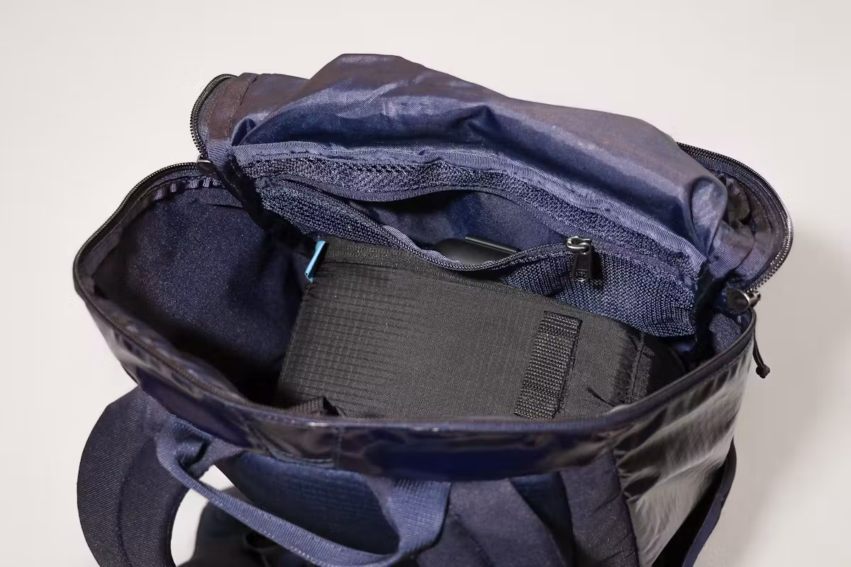 Patagonia Black Hole 25L 背包主隔层 Patagonia Black Hole 25L 背包主隔层