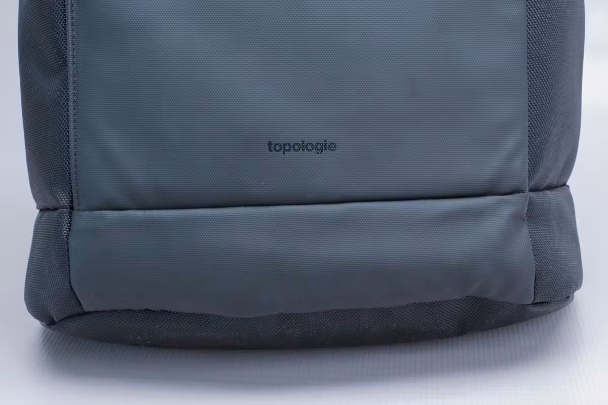 Topologie Haul 防水背包品牌标志 Topologie Haul 防水背包品牌标志