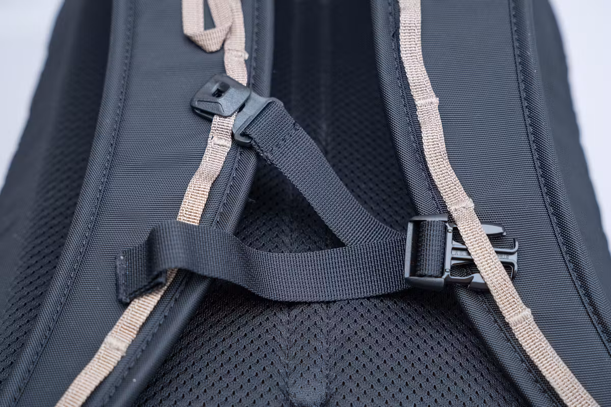 Cotopaxi Vaya 18L 背包 (Cada Dia) 胸带 Cotopaxi Vaya 18L 背包 (Cada Dia) 胸带