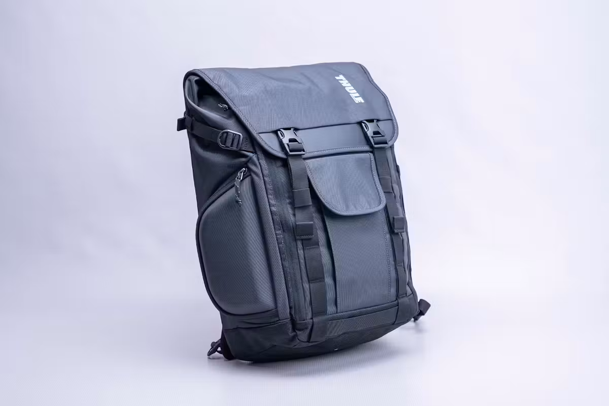 Thule Subterra 25L 在工作室里 Thule Subterra 25L 在工作室里