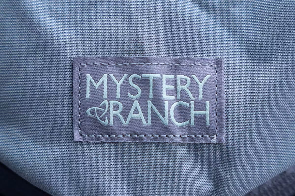 Mystery Ranch Catalyst 22 品牌标识 Mystery Ranch Catalyst 22 品牌标识