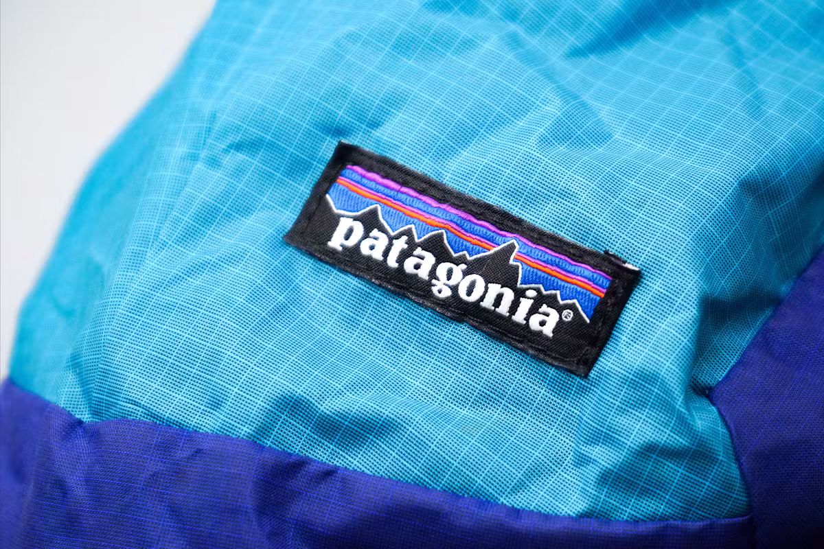 Patagonia Ultralight Black Hole Sling 8L Logo Patagonia Ultralight Black Hole Sling 8L Logo