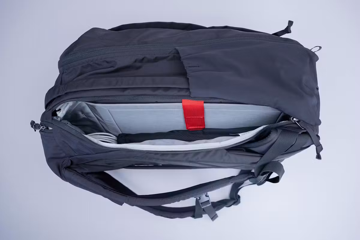 EVERGOODS Civic 旅行包 35L (CTB35) 侧隔层 EVERGOODS Civic 旅行包 35L (CTB35) 侧隔层