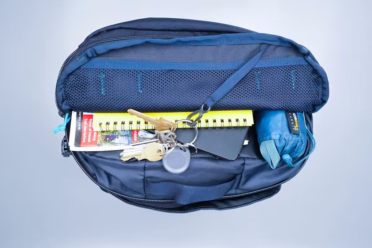 The North Face Base Camp Voyager 32L 顶部口袋 The North Face Base Camp Voyager 32L 顶部口袋