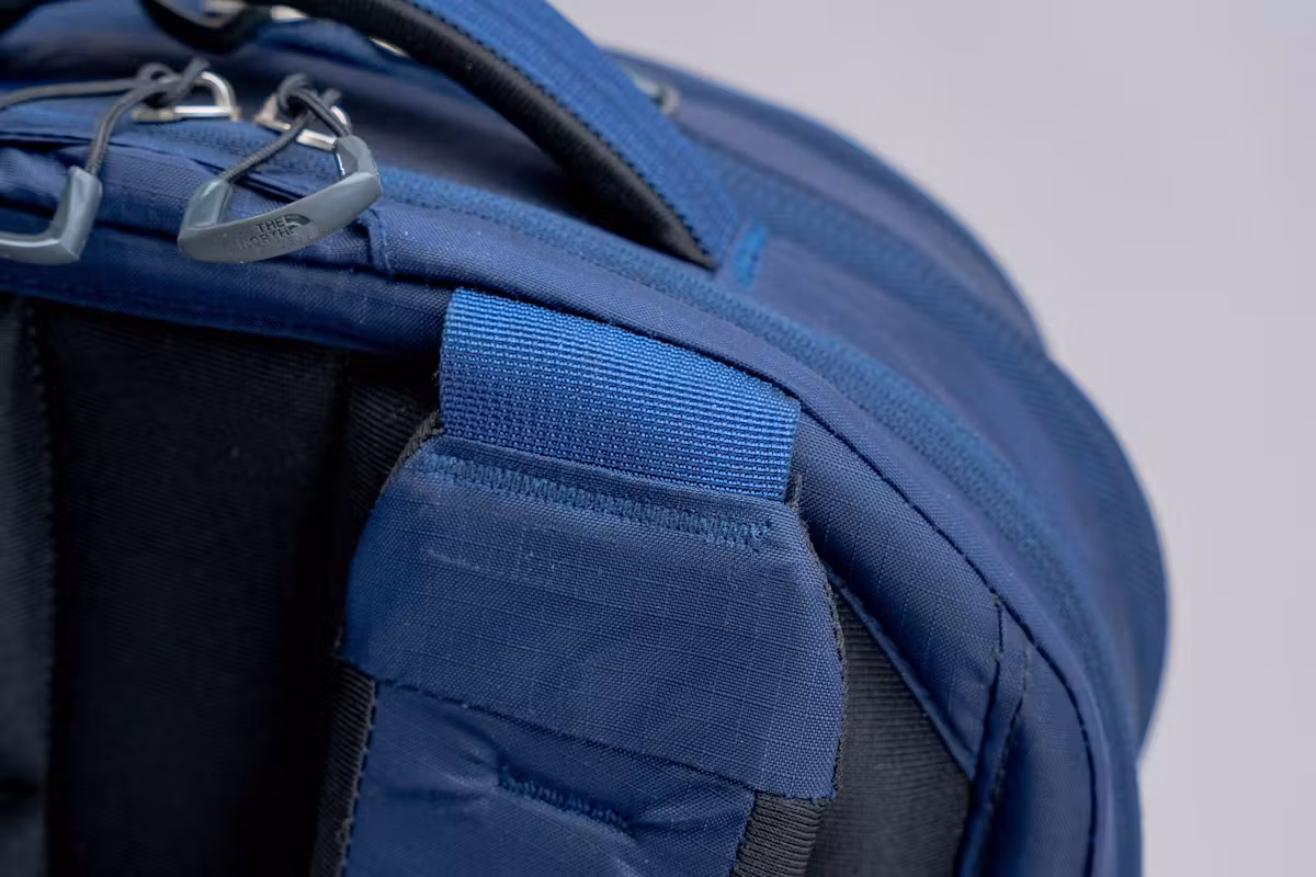 The North Face Recon 肩带材料