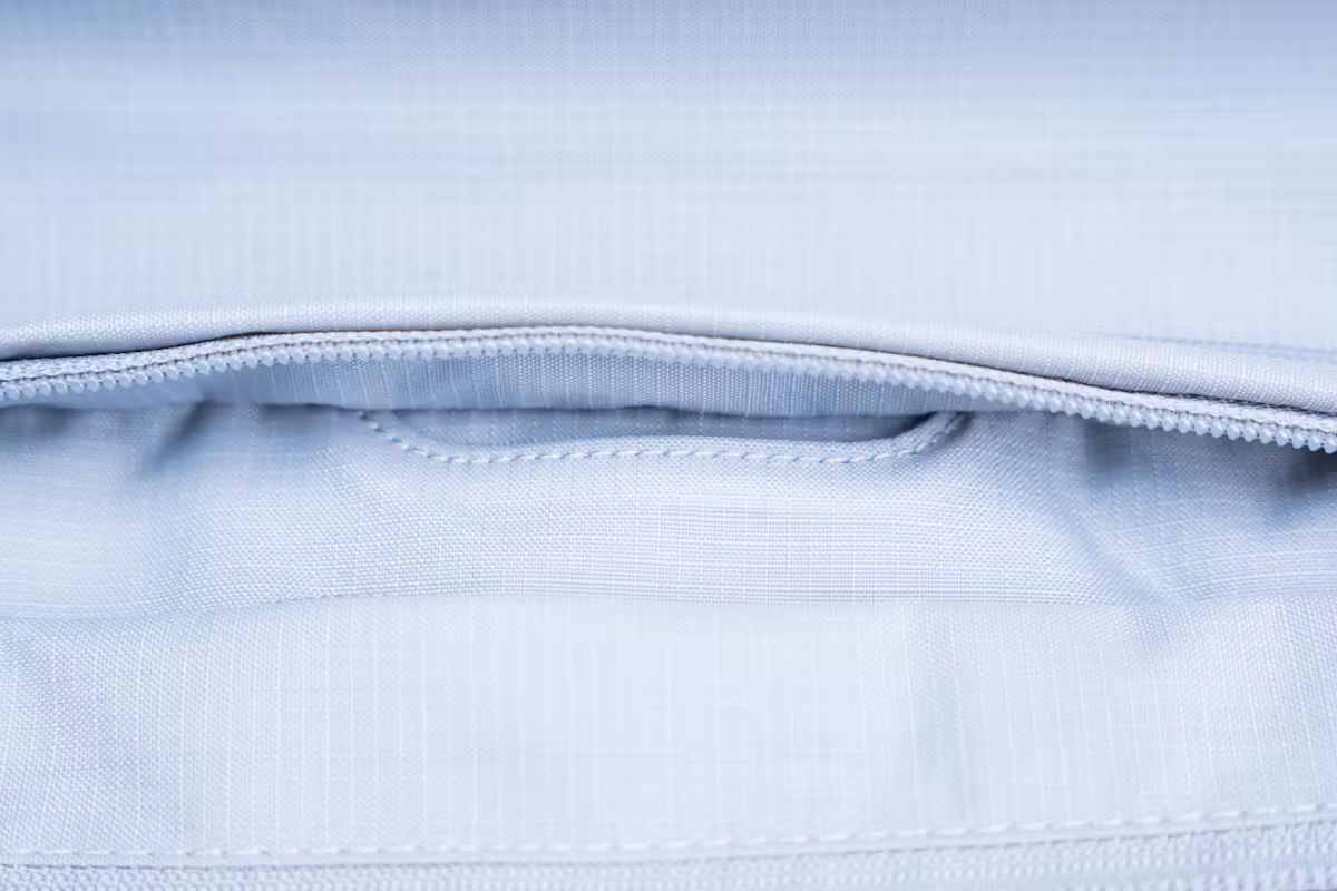 Aer Carry-On Max AirTag 隐藏收纳仓