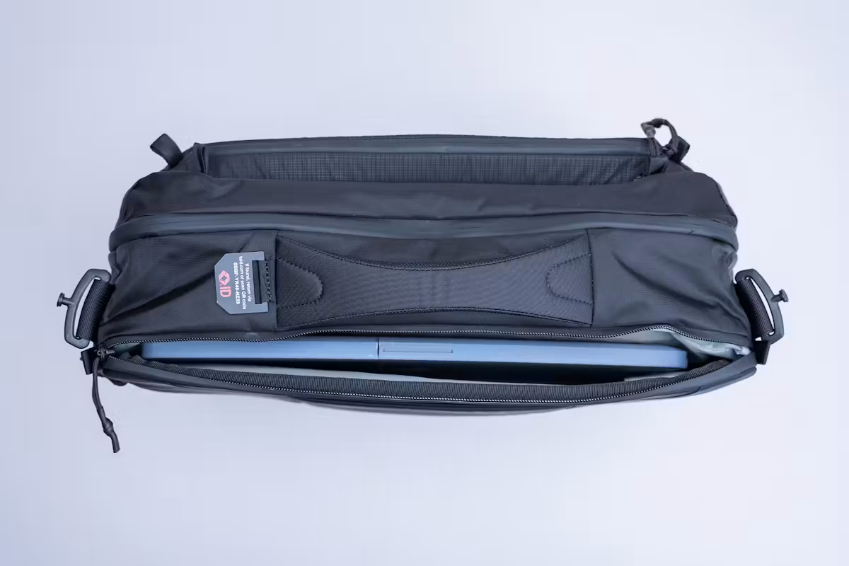 Osprey Ozone 随身登机包笔记本电脑隔层 Osprey Ozone 随身登机包笔记本电脑隔层