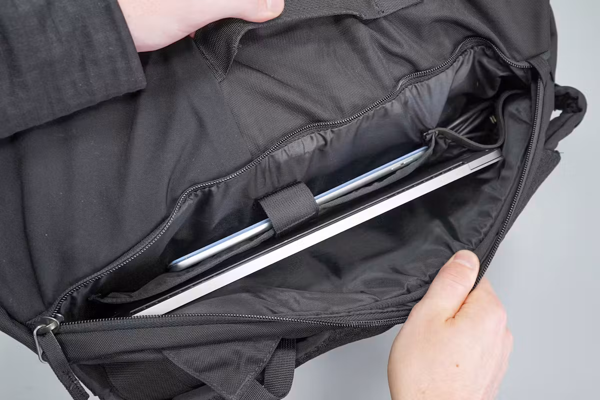 Cotopaxi Allpa 42L 笔记本电脑隔层 Cotopaxi Allpa 42L 笔记本电脑隔层