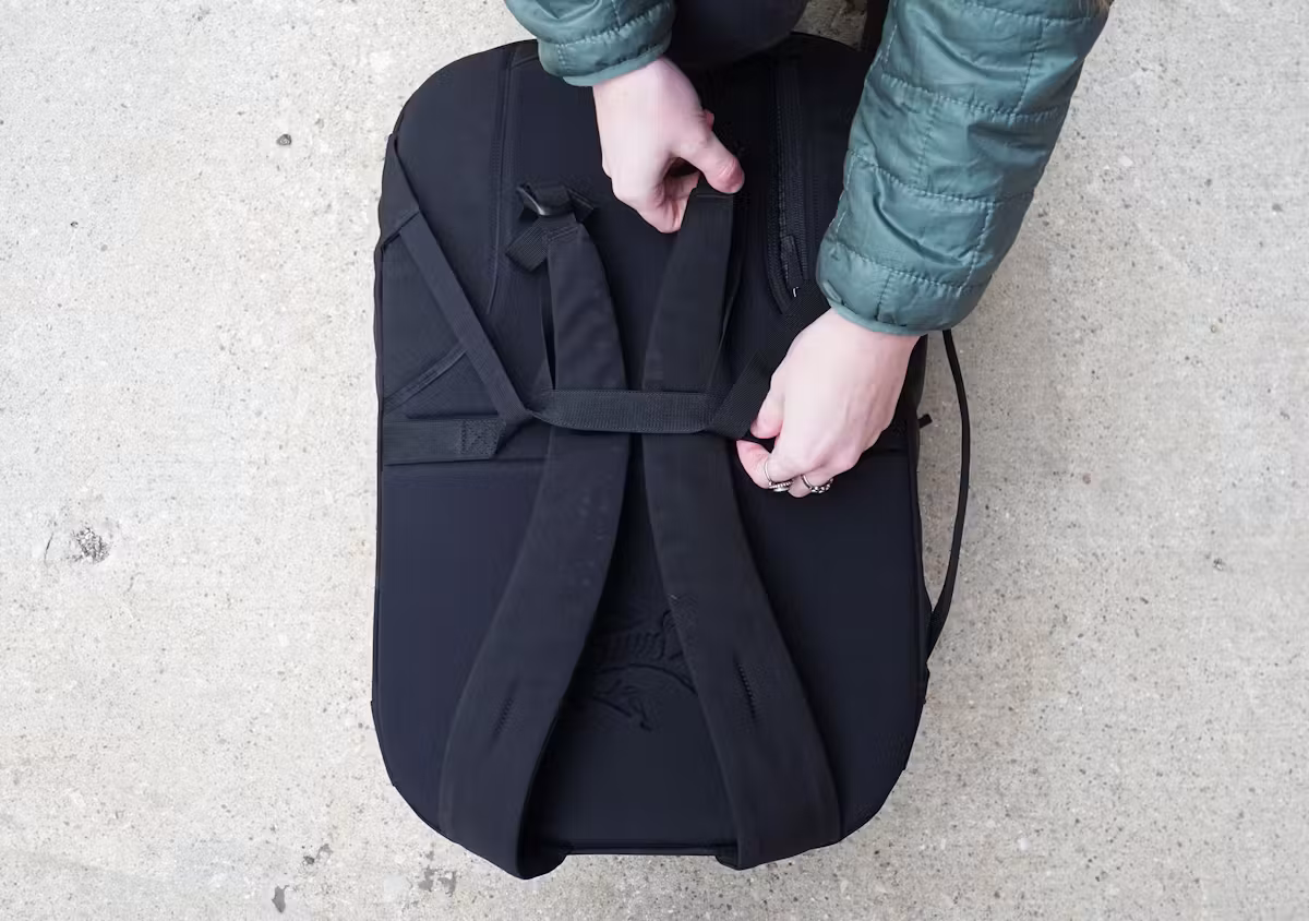 Arc'teryx Blade 28 背包肩带穿过式 Arc'teryx Blade 28 背包肩带穿过式