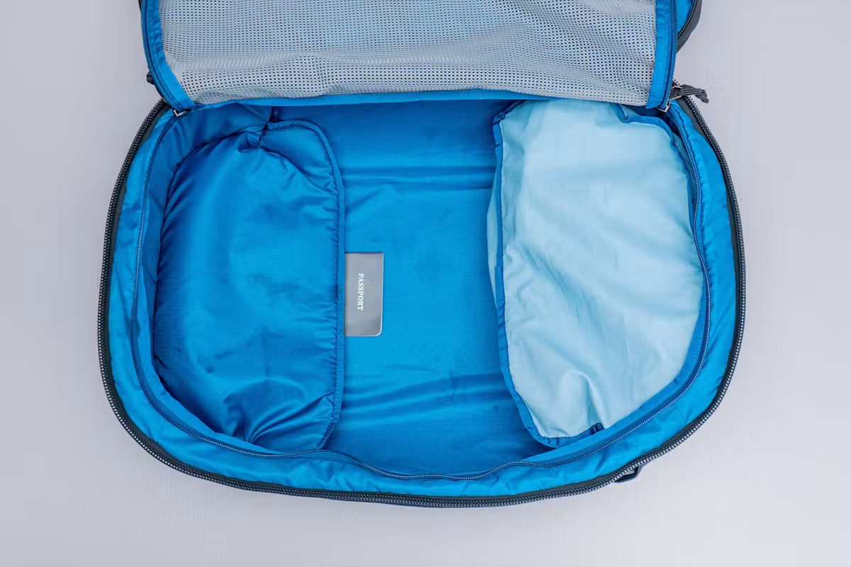 Thule Subterra Convertible Carry-On（空内衬）