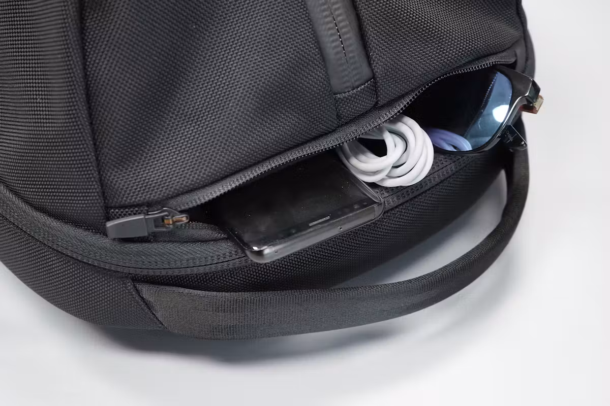 Aer Fit Pack 3 | 便捷取物口袋和顶部提手 Aer Fit Pack 3 | 便捷取物口袋和顶部提手