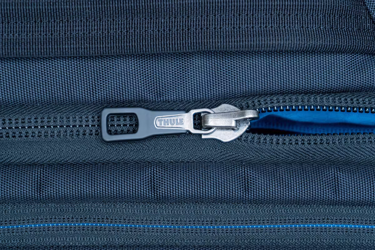 Thule Subterra Convertible Carry-On 拉链