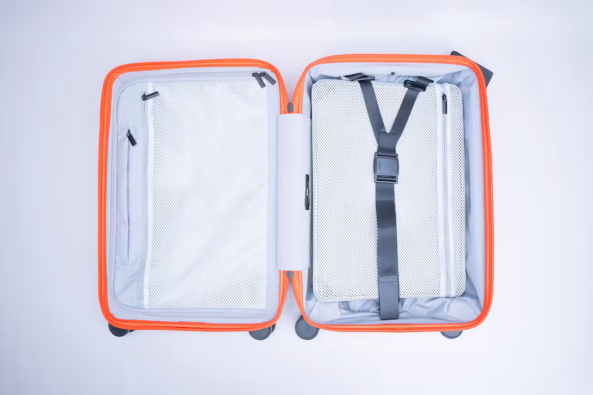 Aer Carry-On Max 超大容量登机拉杆箱空置状态