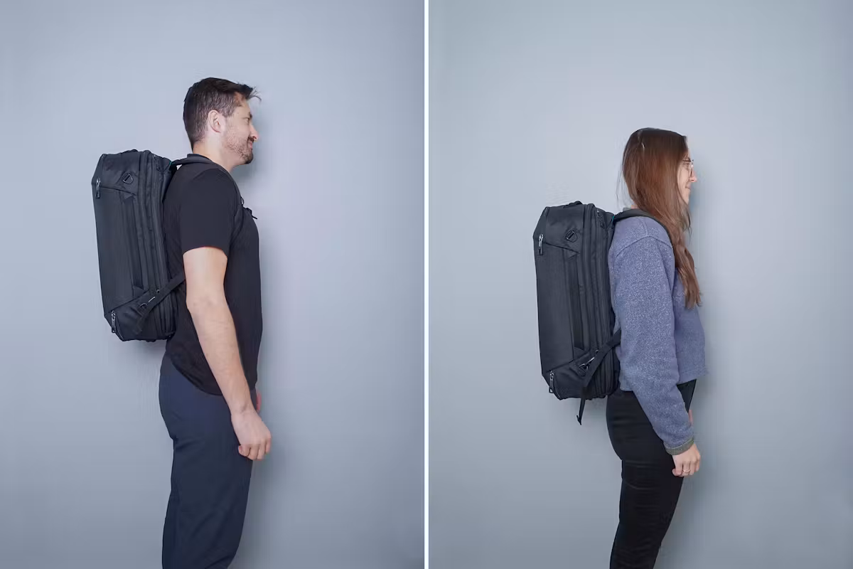 Thule Subterra Convertible Carry-On 并排