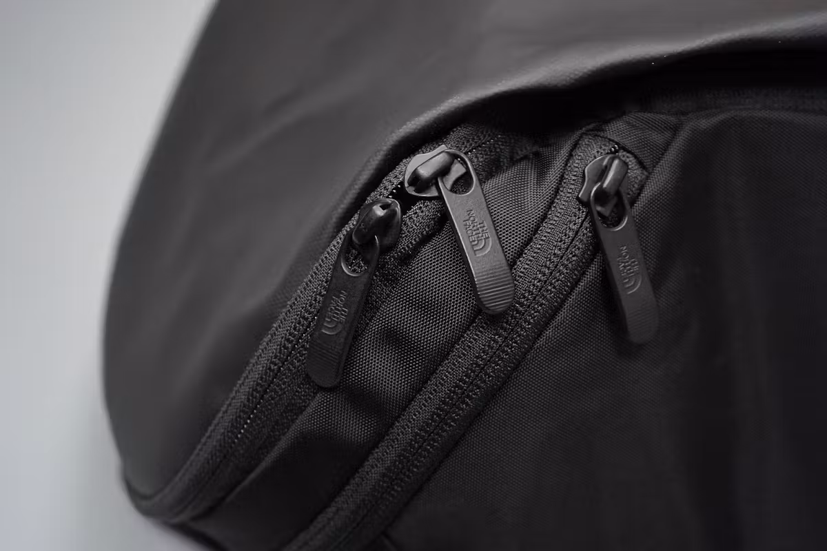 The North Face Kaban 背包拉链