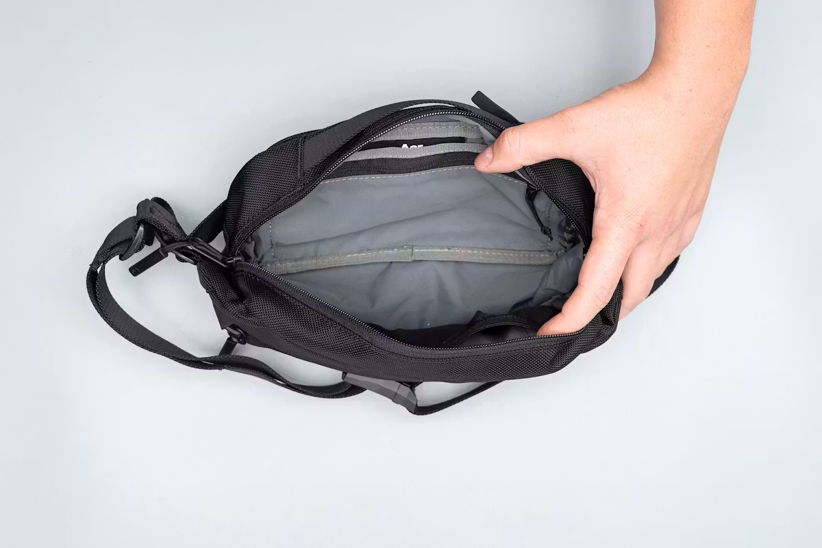 Aer City Sling 2 主隔层为空