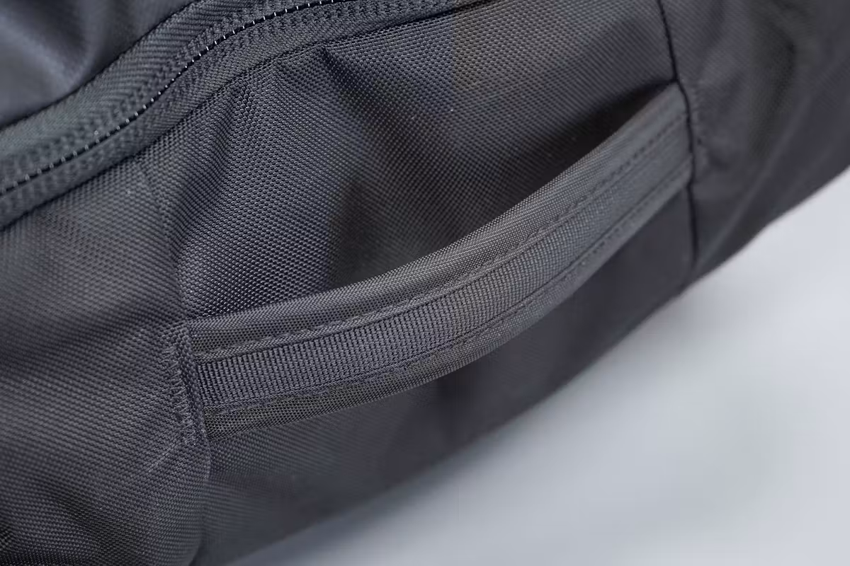 Cotopaxi Allpa 42L 顶部提手 Cotopaxi Allpa 42L 顶部提手