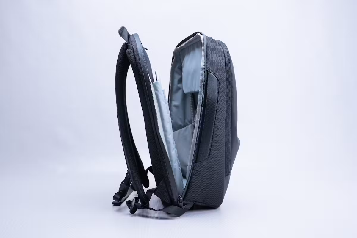 Aer Day Pack 三侧开口