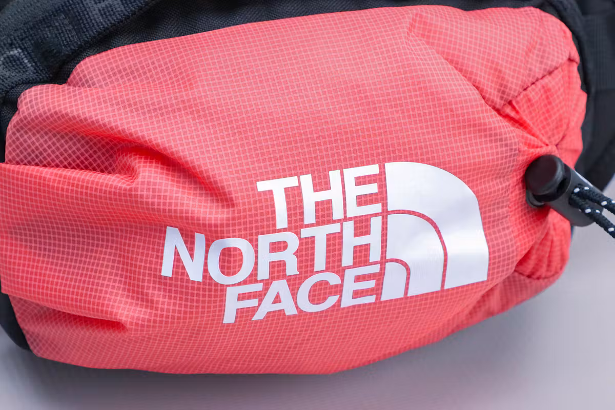 The North Face Bozer Hip Pack III 品牌标签 The North Face Bozer Hip Pack III 品牌标签