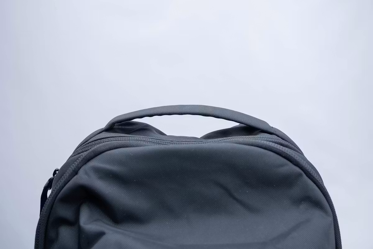 EVERGOODS Civic 半拉链 22L (V2) 提手 EVERGOODS Civic 半拉链 22L (V2) 提手