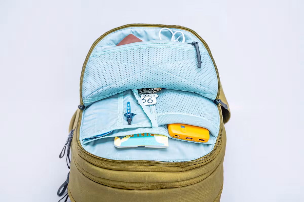 Thule Aion 28L 背包前隔层 Thule Aion 28L 背包前隔层