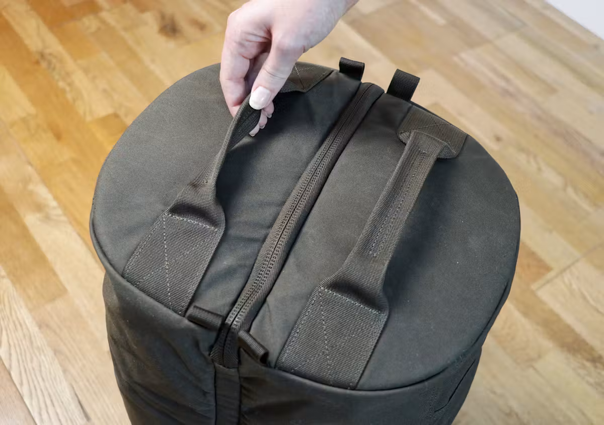 Fjallraven Splitpack背包上的把手