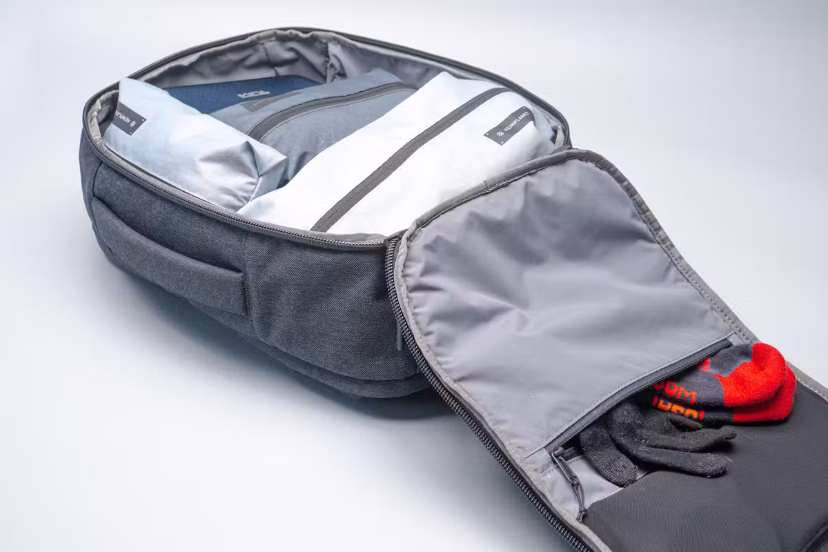 Aer x Ministry of Supply Lunar Pack 主隔层已装满 Aer x Ministry of Supply Lunar Pack 主隔层已装满