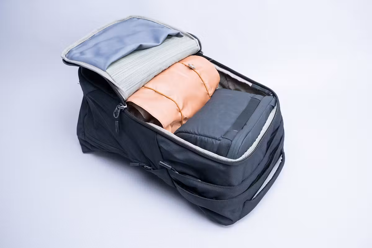 Osprey Aoede Airspeed 背包满载状态 Osprey Aoede Airspeed 背包满载状态
