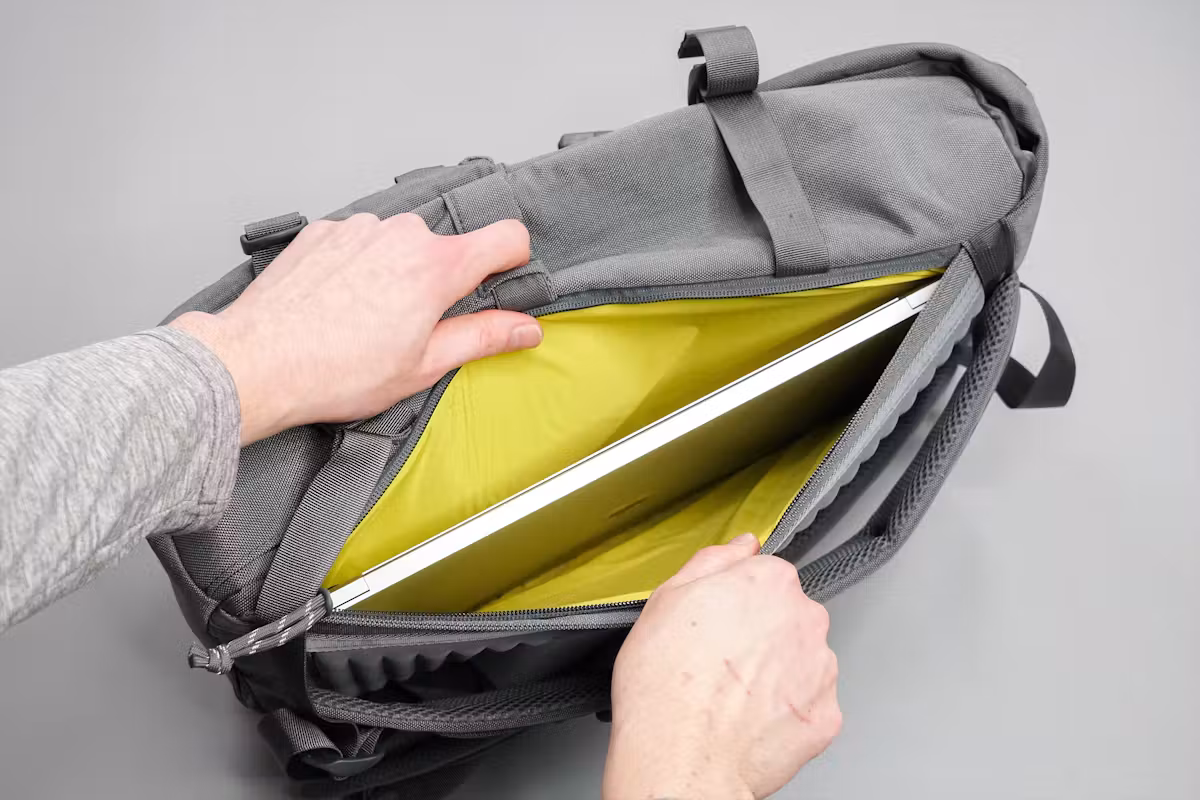 Topo Designs Rover Pack Tech 笔记本电脑隔层 Topo Designs Rover Pack Tech 笔记本电脑隔层