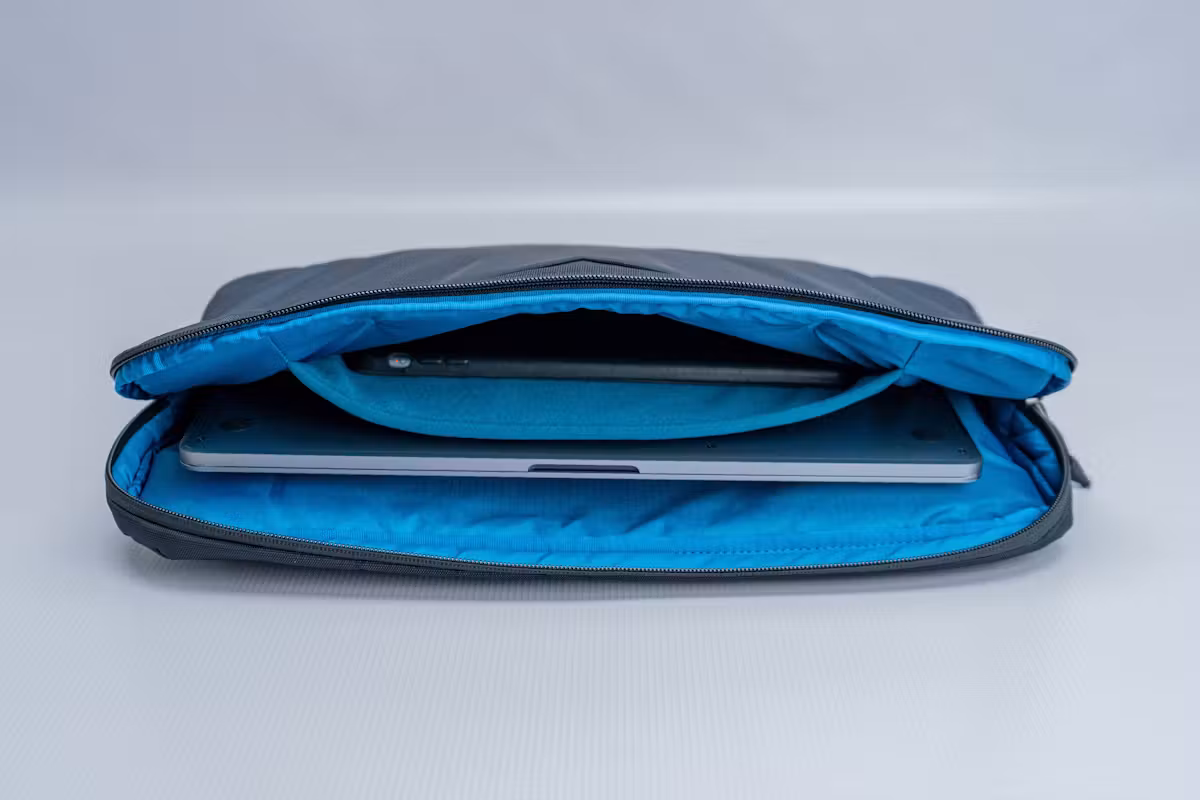Thule Subterra Convertible Carr-On 笔记本电脑