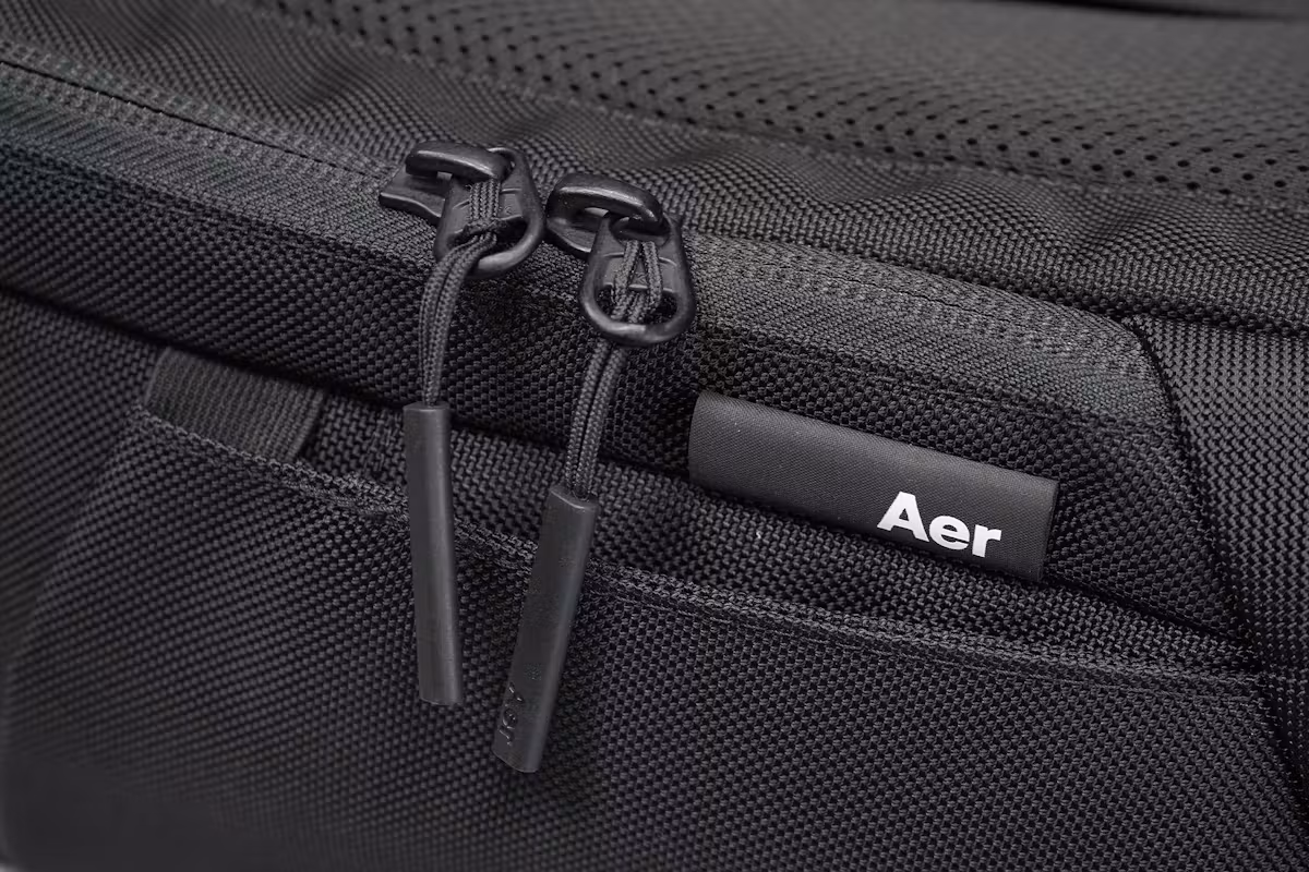 Aer Duffel Pack 3 | 材质、标志和拉链 Aer Duffel Pack 3 | 材质、标志和拉链