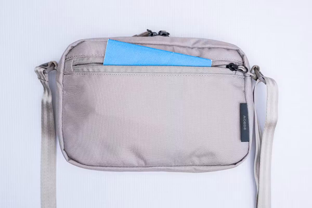 Osprey Aoede 斜挎包后袋 Osprey Aoede 斜挎包后袋