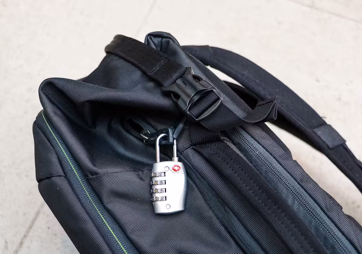 带锁侧拉链的 Thule Subterra 带锁侧拉链的 Thule Subterra