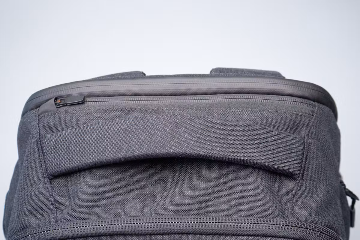 Aer x Ministry of Supply Lunar Pack 顶部提手 Aer x Ministry of Supply Lunar Pack 顶部提手